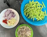 Gambar langkah 1 resipi Kacang panjang bersama daging kicap.