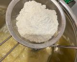 Foto langkah ke 3 dari resep Bolu pisang kukus.