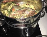 Foto del paso 3 de la receta: Cordero al vapor con patata, tomate, cebolla y zanahoria