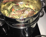 Foto del paso 3 de la receta: Cordero al vapor con patata, tomate, cebolla y zanahoria