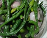 Foto langkah ke 1 dari resep Sambal Cabe Ijo Padang.