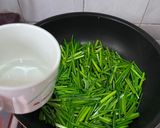 韭菜花炒香腸的食譜步驟4照片