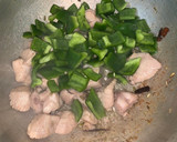 குடைமிளகாய் சிக்கன் கிரேவி (Kudaimilakaai gravy recipe in tamil) ரெசிபி ஸ்டேப் 4 புகைப்படம்