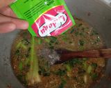 Foto langkah ke 5 dari resep Soto Ceker Ayam Bening Segar Kuah Kunyit ala Rumahan.