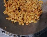 Foto langkah ke 3 dari resep Kwetiau goreng.