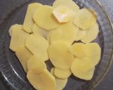 Foto del paso 1 de la receta: Lubina a la sal con patatas panaderas