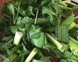 Hình bước làm 2 của món [Gymer Sinh viên] Bò xào cần tỏi cơm trắng