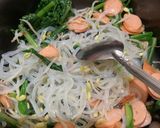 Foto langkah ke 2 dari resep Mie shirataki sosis kanzler.