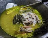 Foto langkah ke 5 dari resep Kepala Kerapu Kuah Kuning.