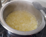 Foto del paso 2 de la receta: Sepia con patatas en salsa verde