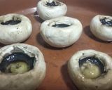 Foto del paso 1 de la receta: Champiñones rellenos con salmonetes