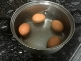 Huevos con tomate