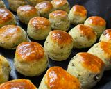 Kovászos medvehagymás pogácsa recept fázis 5 fotója
