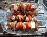 Foto del paso 3 de la receta: Brochetes de cerdo, pollo, queso y verduras