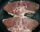 Foto del paso 3 de la receta: Chuletas de cerdo con ensalada..#molde