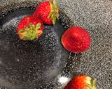 A picture of step 1 of Berry smoothie 😋.