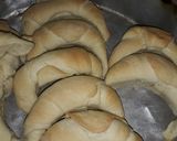 Foto del paso 4 de la receta: Medialunas y galletas de grasa