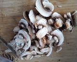 Foto del paso 2 de la receta: Pollo en salsa de champiñones 🍄🍗