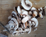 Foto del paso 2 de la receta: Pollo en salsa de champiñones 🍄🍗