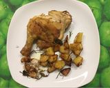 Foto del passaggio 2 della ricetta Mezzo pollo al forno con patate