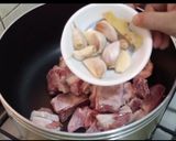 A picture of step 2 of Rangeen Pulao.
