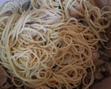 Foto langkah ke 3 dari resep Aglio Olio dengan Udang & Jamur.