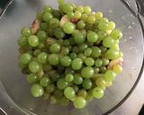 Une image de l'étape 5 de Salade de fruits du jardin (pommes raisins prunes poires pêches).