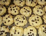 Foto langkah ke 9 dari resep Good Time Cookies a.k.a Chocochip Cookies.