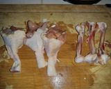 Foto del paso 1 de la receta: Muslo de pollo deshuesado con vegetales
