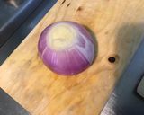 Une image de l'étape 2 de Pavés de saumon aux tomates, oignon de roscoff et jus citronné.