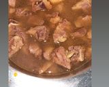 A picture of step 1 of Beef stew with potatoes and green peas.