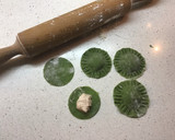Foto del paso 4 de la receta: Tortellini verde caseros de salmón y salsa de calabaza