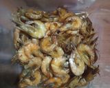 Foto langkah ke 4 dari resep Udang goreng simple.