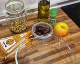 Foto del paso 1 de la receta: Dip queso brie - frutos secos, dátiles y manzana