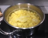 A picture of step 3 of Mashed potatoes (sided with tomato eggs) 🥔.