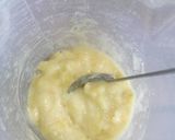 A picture of step 3 of Banana and raisins oat cupcakes.