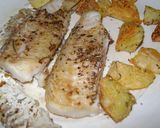 Foto del paso 6 de la receta: Merluza al horno con papas (sin empanar) libre de gluten