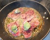 Saltimbocca alla romana – borjúszelet zsályával, pármai sonkával recept fázis 2 fotója