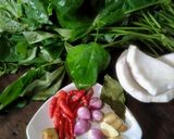 Foto langkah ke 1 dari resep Bobor Pedas Daun Lembayung.