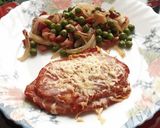 Foto del paso 6 de la receta: Cinta de lomo adobada, en airfryer, con guarnición de guisantes con jamón