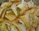 Foto del paso 2 de la receta: Nopales con chicharrón esponjado en salsa.