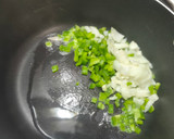 Foto del paso 2 de la receta: Salsa de champiñones para tortellini de carne