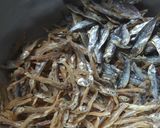 Foto langkah ke 2 dari resep Tumis teri pedas.