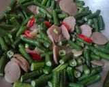 Foto langkah ke 3 dari resep Tumis Bakso Kacang Panjang.