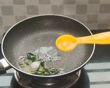A picture of step 13 of Gujarati khaman dhokla.