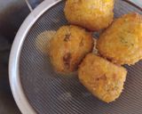 Foto langkah ke 5 dari resep Bola bola tahu isi sosis.
