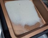 Foto del paso 3 de la receta: Flan casero con un papá que es un dulce de leche