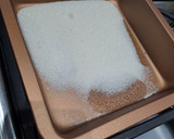 Foto del paso 3 de la receta: Flan casero con un papá que es un dulce de leche