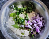 உளுந்து வெங்காய வடை ரெசிபி ஸ்டேப் 2 புகைப்படம்
