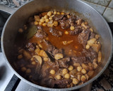 Foto del paso 4 de la receta: Garbanzos con costillas y setas
